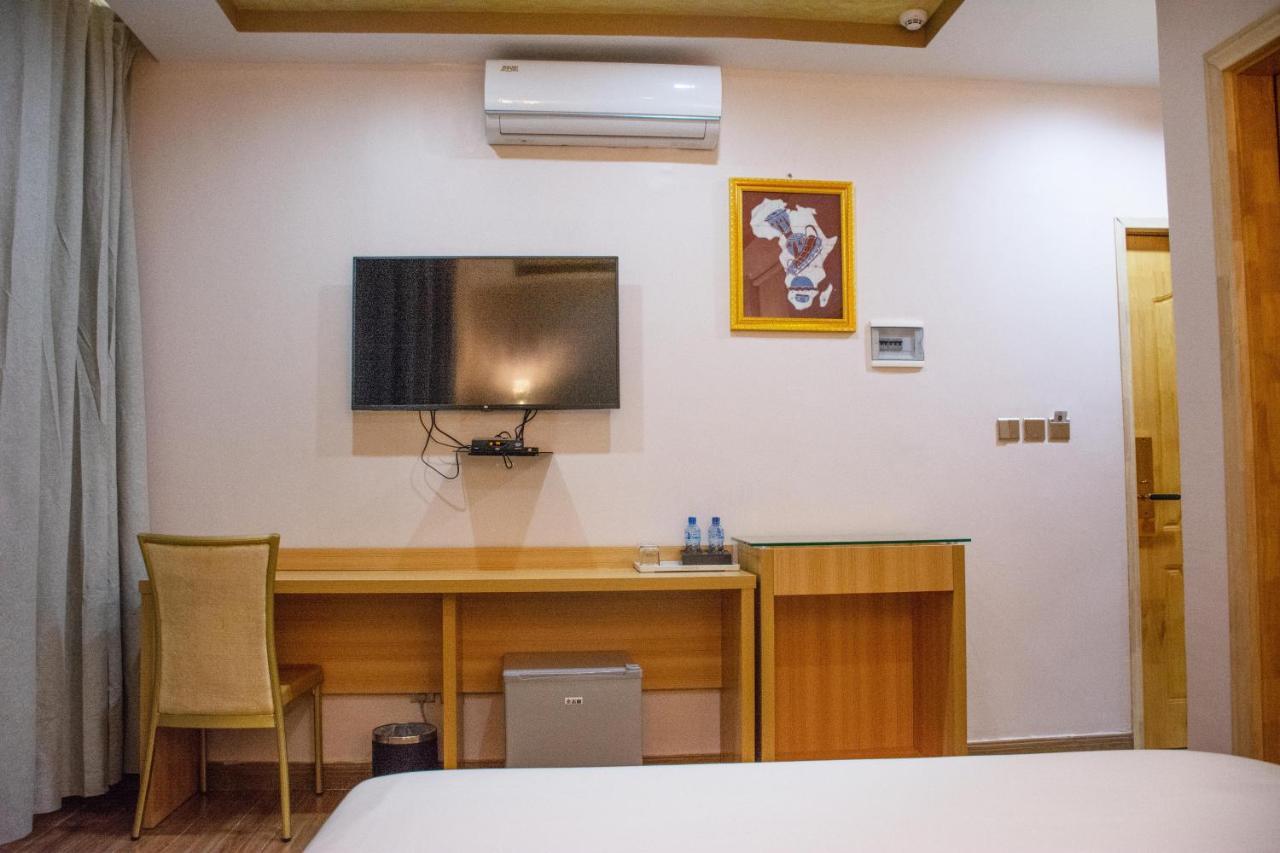 Sami Hotel Уагадугу Екстериор снимка