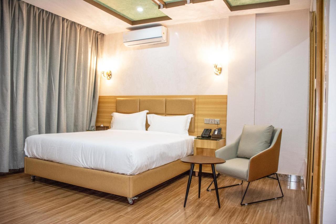 Sami Hotel Уагадугу Екстериор снимка