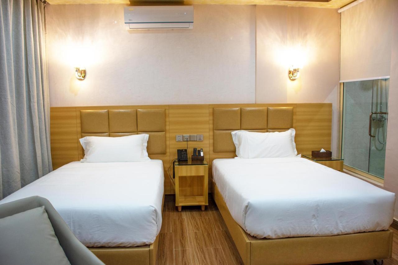 Sami Hotel Уагадугу Екстериор снимка