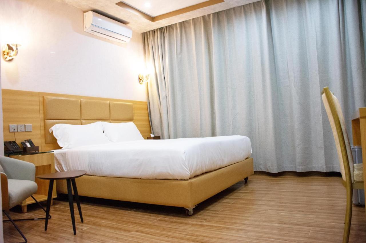 Sami Hotel Уагадугу Екстериор снимка