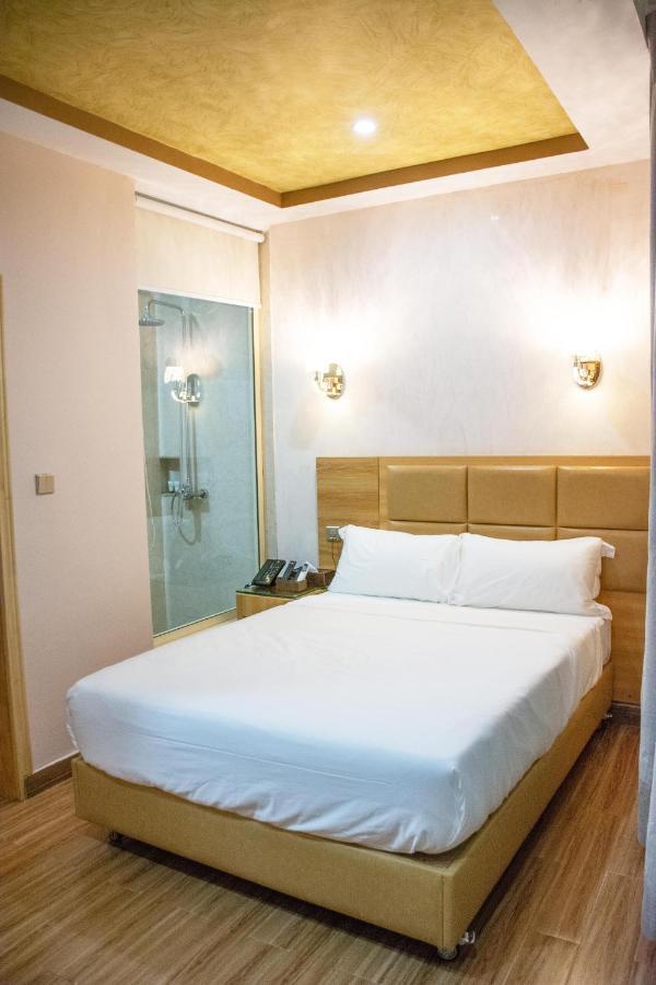 Sami Hotel Уагадугу Екстериор снимка
